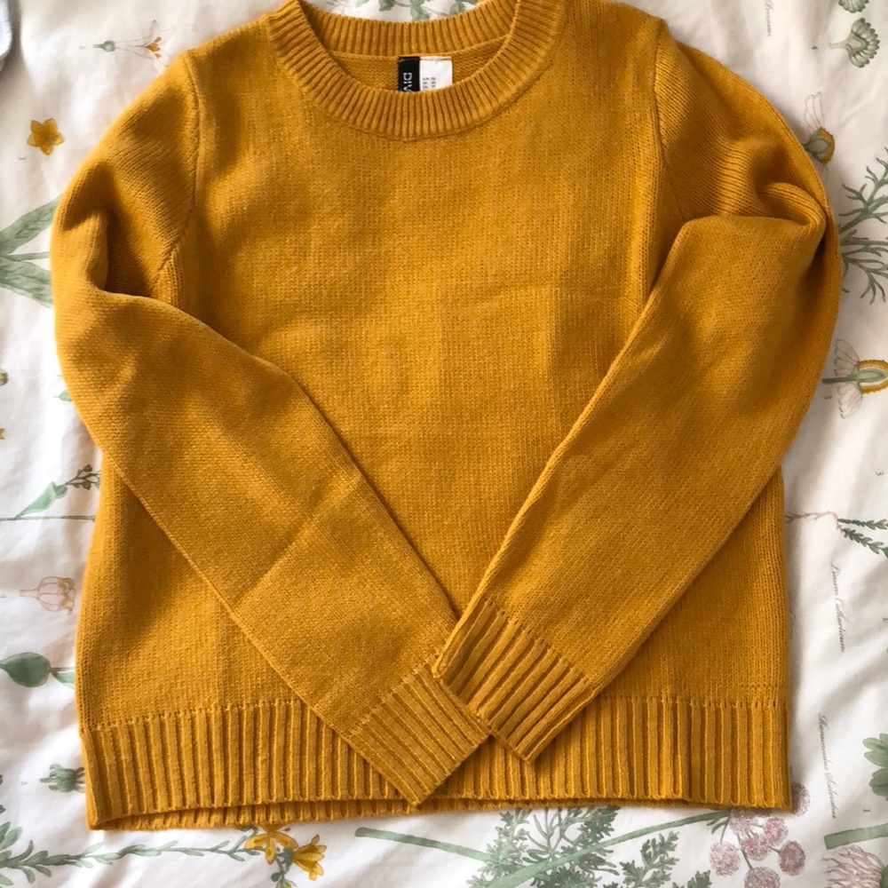 EUC H&M mustard gold sweater xs